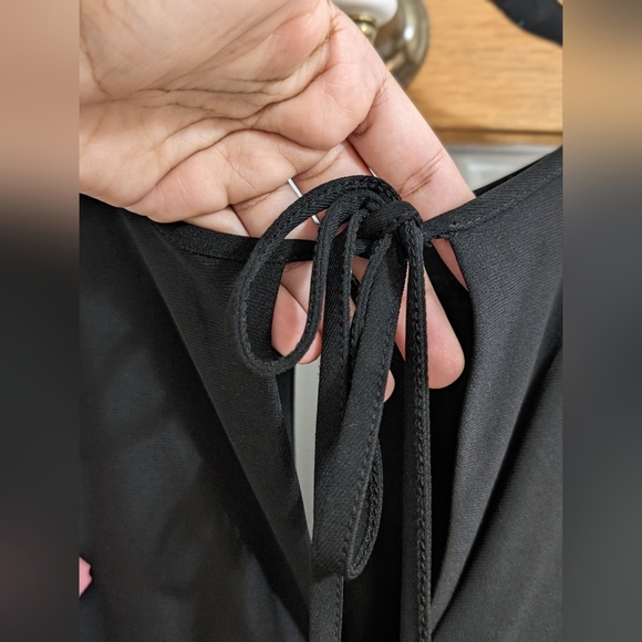 Maxi Dress with Keyhole Cutout, Halterneck and Flowing Skirt - Picture 8 of 15